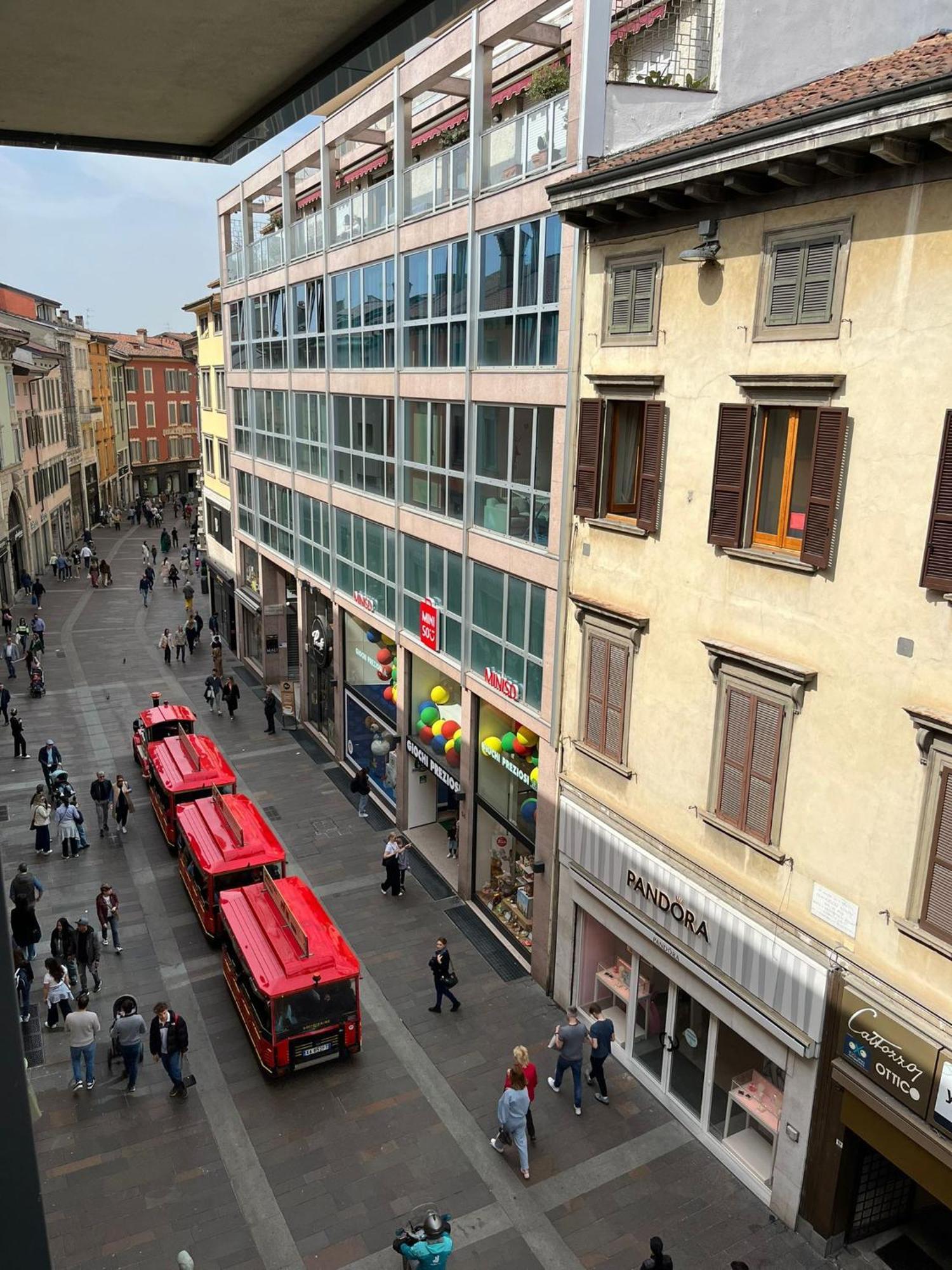 Cicerone Apartment Bergamo Bagian luar foto