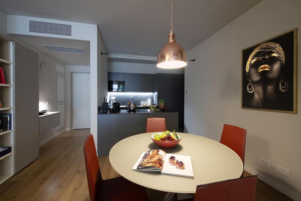 Cicerone Apartment Bergamo Bagian luar foto