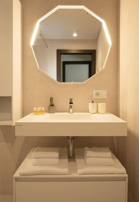 Cicerone Apartment Bergamo Bagian luar foto
