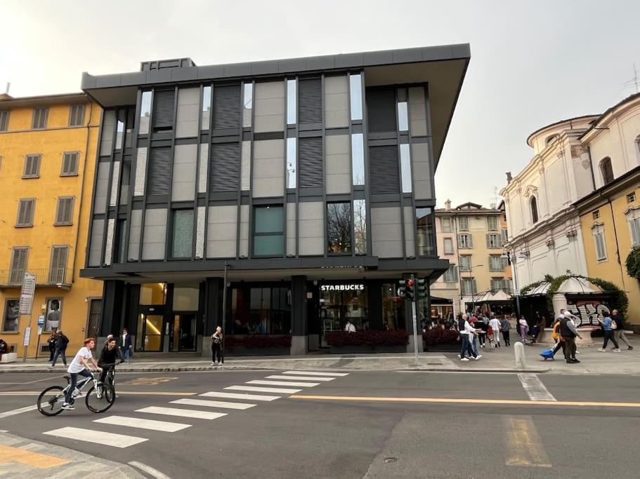 Cicerone Apartment Bergamo Bagian luar foto